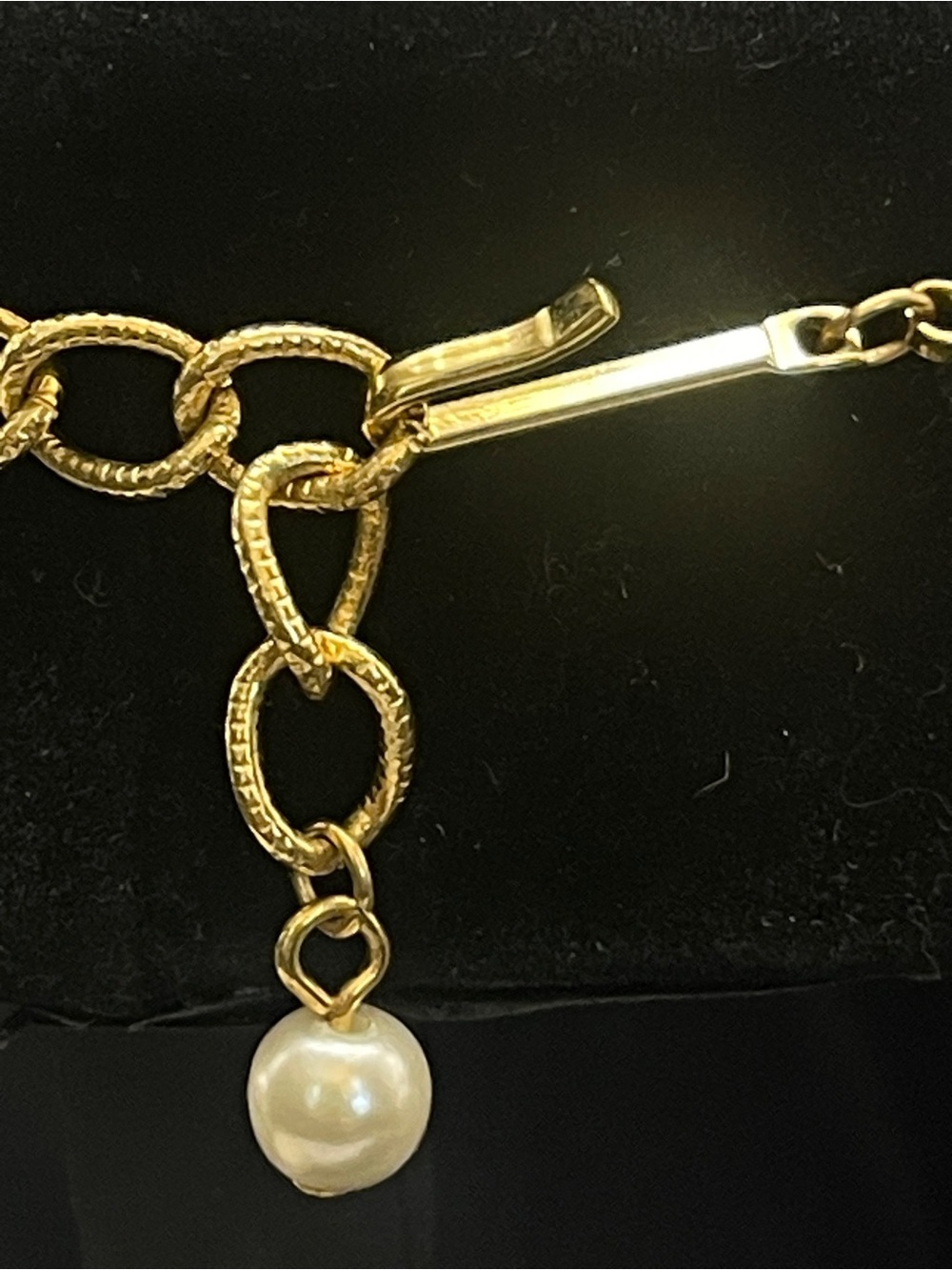 Vintage Avon 18” Faux Pearl Bow Necklace Gold Tone Rhinestone Tassel - Picture 5 of 11